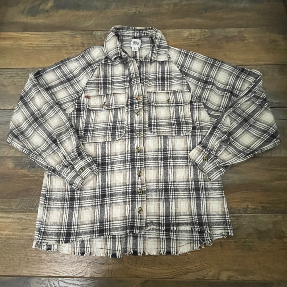 BDG Urban Outfitters Plaid Flannel Shirt Cream Tan Black Raw Hem S Shacket Fall